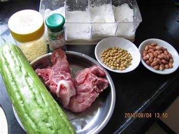 黄豆苦瓜龙骨药膳汤怎么做，黄豆苦瓜龙骨药膳汤怎么做好吃，黄豆苦瓜龙骨药膳汤做法