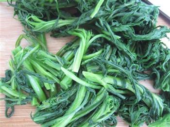柳蒿芽土豆汤怎么做，柳蒿芽土豆汤怎么做好吃，柳蒿芽土豆汤做法