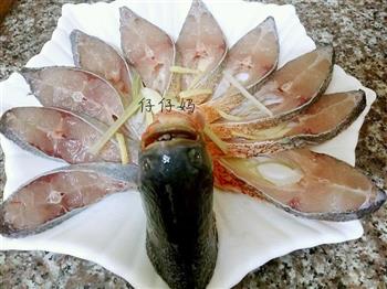 剁椒孔雀开屏鱼怎么做，剁椒孔雀开屏鱼怎么做好吃，剁椒孔雀开屏鱼做法
