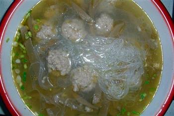 酸菜粉丝肉圆汤怎么做，酸菜粉丝肉圆汤怎么做好吃，酸菜粉丝肉圆汤做法