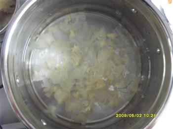 银耳炖梨怎么做,银耳炖梨怎么做好吃,银耳炖梨做法 银耳炖梨怎么做,银耳炖梨怎么做好吃,银耳炖梨做法