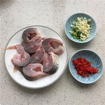 微波酱味子鱼怎么做，微波酱味子鱼怎么做好吃，微波酱味子鱼做法