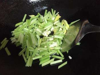 西芹腰果虾仁怎么做，西芹腰果虾仁怎么做好吃，西芹腰果虾仁做法