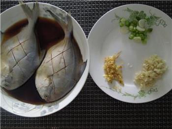 蒜香糖醋鲳鱼怎么做,蒜香糖醋鲳鱼怎么做好吃,蒜香糖醋鲳鱼做法 蒜香糖醋鲳鱼怎么做,蒜香糖醋鲳鱼怎么做好吃,蒜香糖醋鲳鱼做法
