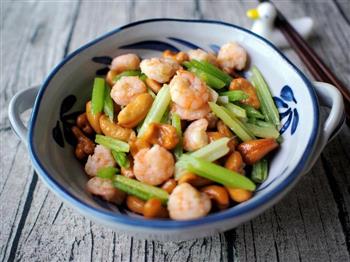 西芹腰果虾仁怎么做，西芹腰果虾仁怎么做好吃，西芹腰果虾仁做法