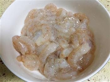 西芹腰果虾仁怎么做，西芹腰果虾仁怎么做好吃，西芹腰果虾仁做法