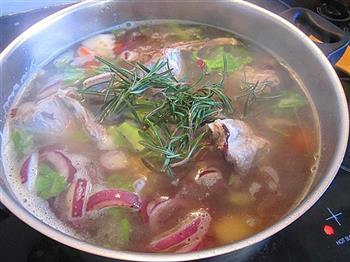 迷迭香杂菜羊骨汤怎么做，迷迭香杂菜羊骨汤怎么做好吃，迷迭香杂菜羊骨汤做法