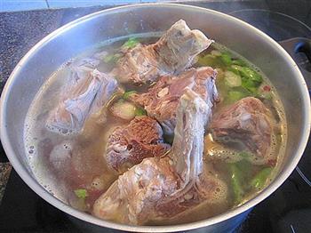 迷迭香杂菜羊骨汤怎么做，迷迭香杂菜羊骨汤怎么做好吃，迷迭香杂菜羊骨汤做法