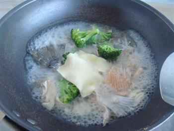 三文鱼骨奶酪汤怎么做,三文鱼骨奶酪汤怎么做好吃,三文鱼骨奶酪汤做法 三文鱼骨奶酪汤怎么做,三文鱼骨奶酪汤怎么做好吃,三文鱼骨奶酪汤做法