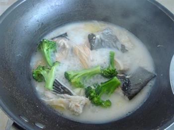 三文鱼骨奶酪汤怎么做,三文鱼骨奶酪汤怎么做好吃,三文鱼骨奶酪汤做法 三文鱼骨奶酪汤怎么做,三文鱼骨奶酪汤怎么做好吃,三文鱼骨奶酪汤做法