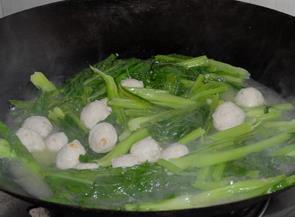 肉丸春菜汤怎么做，肉丸春菜汤怎么做好吃，肉丸春菜汤做法