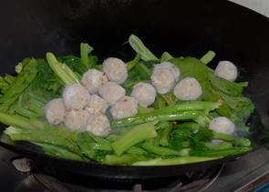 肉丸春菜汤怎么做，肉丸春菜汤怎么做好吃，肉丸春菜汤做法