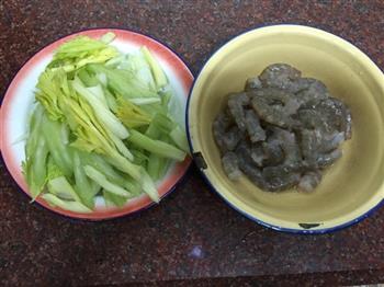 西芹炒虾球怎么做,西芹炒虾球怎么做好吃,西芹炒虾球做法