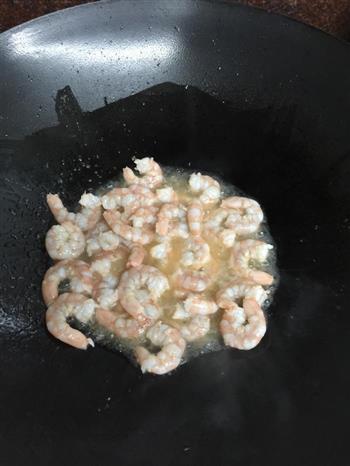 西芹炒虾球怎么做，西芹炒虾球怎么做好吃，西芹炒虾球做法