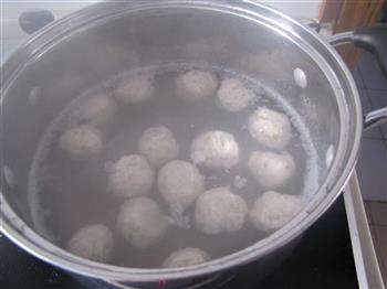 茼蒿肉圆汤怎么做，茼蒿肉圆汤怎么做好吃，茼蒿肉圆汤做法