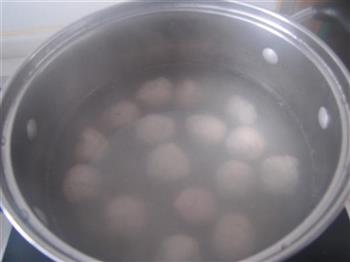 茼蒿肉圆汤怎么做，茼蒿肉圆汤怎么做好吃，茼蒿肉圆汤做法