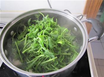 茼蒿肉圆汤怎么做，茼蒿肉圆汤怎么做好吃，茼蒿肉圆汤做法