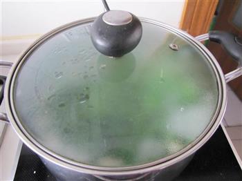 茼蒿肉圆汤怎么做，茼蒿肉圆汤怎么做好吃，茼蒿肉圆汤做法