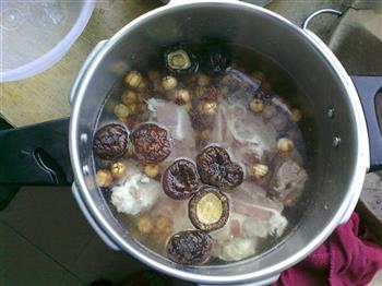蘑菇莲子汤怎么做,蘑菇莲子汤怎么做好吃,蘑菇莲子汤做法 蘑菇莲子汤怎么做,蘑菇莲子汤怎么做好吃,蘑菇莲子汤做法