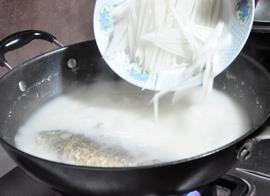 鲫鱼荷包蛋萝卜丝汤怎么做,鲫鱼荷包蛋萝卜丝汤怎么做好吃,鲫鱼荷包蛋萝卜丝汤做法 鲫鱼荷包蛋萝卜丝汤怎么做,鲫鱼荷包蛋萝卜丝汤怎么做好吃,鲫鱼荷包蛋萝卜丝汤做法