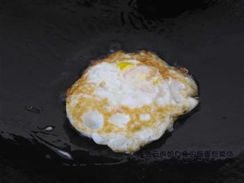 奶白色的煎蛋包菜汤怎么做,奶白色的煎蛋包菜汤怎么做好吃,奶白色的煎蛋包菜汤做法 奶白色的煎蛋包菜汤怎么做,奶白色的煎蛋包菜汤怎么做好吃,奶白色的煎蛋包菜汤做法