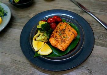 生煎三文鱼怎么做,生煎三文鱼怎么做好吃,生煎三文鱼做法 生煎三文鱼怎么做,生煎三文鱼怎么做好吃,生煎三文鱼做法