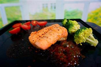 生煎三文鱼怎么做,生煎三文鱼怎么做好吃,生煎三文鱼做法 生煎三文鱼怎么做,生煎三文鱼怎么做好吃,生煎三文鱼做法