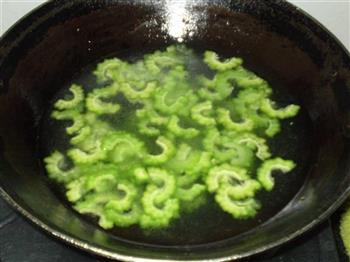 苦瓜蛋汤怎么做,苦瓜蛋汤怎么做好吃,苦瓜蛋汤做法 苦瓜蛋汤怎么做,苦瓜蛋汤怎么做好吃,苦瓜蛋汤做法