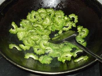 苦瓜蛋汤怎么做,苦瓜蛋汤怎么做好吃,苦瓜蛋汤做法 苦瓜蛋汤怎么做,苦瓜蛋汤怎么做好吃,苦瓜蛋汤做法