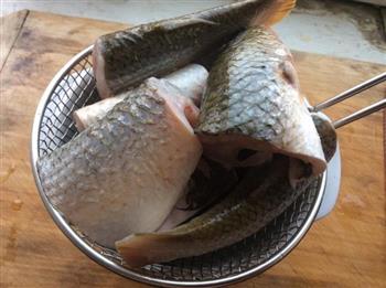 家常熬鲈鱼怎么做，家常熬鲈鱼怎么做好吃，家常熬鲈鱼做法