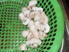 蘑菇大骨汤怎么做,蘑菇大骨汤怎么做好吃,蘑菇大骨汤做法 蘑菇大骨汤怎么做,蘑菇大骨汤怎么做好吃,蘑菇大骨汤做法