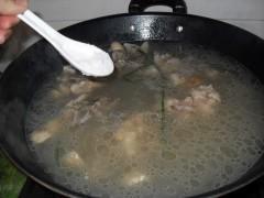 蘑菇大骨汤怎么做,蘑菇大骨汤怎么做好吃,蘑菇大骨汤做法 蘑菇大骨汤怎么做,蘑菇大骨汤怎么做好吃,蘑菇大骨汤做法