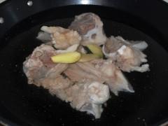 蘑菇大骨汤怎么做,蘑菇大骨汤怎么做好吃,蘑菇大骨汤做法 蘑菇大骨汤怎么做,蘑菇大骨汤怎么做好吃,蘑菇大骨汤做法