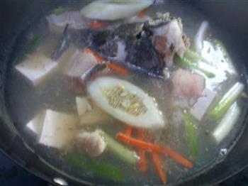 乌鱼头大骨汤怎么做，乌鱼头大骨汤怎么做好吃，乌鱼头大骨汤做法