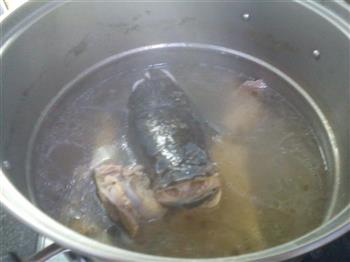 乌鱼头大骨汤怎么做，乌鱼头大骨汤怎么做好吃，乌鱼头大骨汤做法