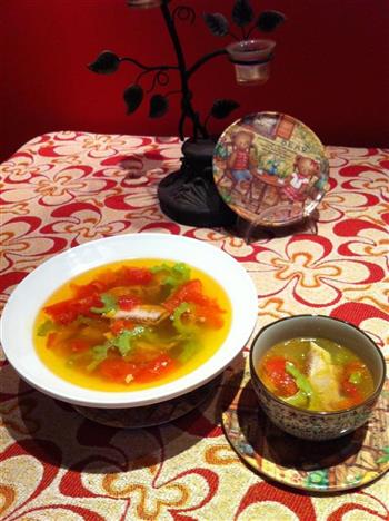 苦瓜西红柿排骨汤怎么做，苦瓜西红柿排骨汤怎么做好吃，苦瓜西红柿排骨汤做法