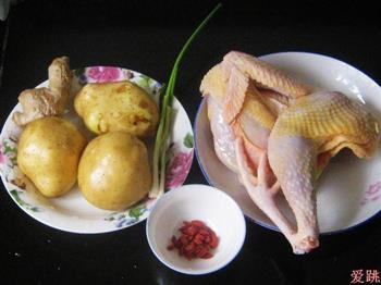 枸杞土豆草鸡煲怎么做，枸杞土豆草鸡煲怎么做好吃，枸杞土豆草鸡煲做法