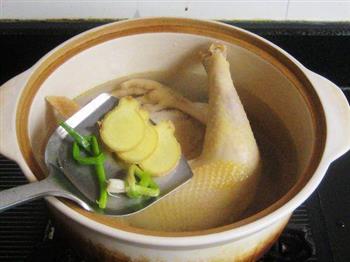 枸杞土豆草鸡煲怎么做，枸杞土豆草鸡煲怎么做好吃，枸杞土豆草鸡煲做法