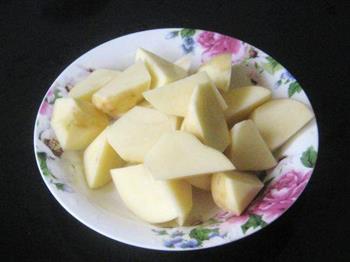 枸杞土豆草鸡煲怎么做，枸杞土豆草鸡煲怎么做好吃，枸杞土豆草鸡煲做法