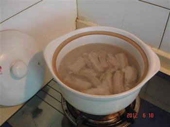 小排煨汤怎么做，小排煨汤怎么做好吃，小排煨汤做法