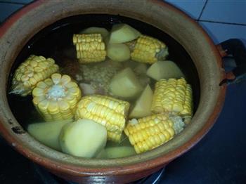 西红柿土豆玉米汤怎么做，西红柿土豆玉米汤怎么做好吃，西红柿土豆玉米汤做法