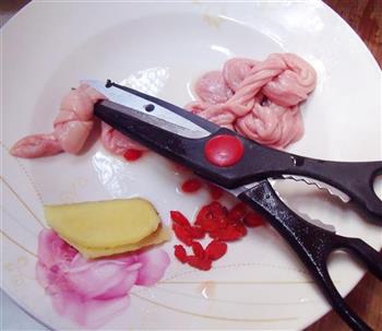 小肠莲子汤怎么做，小肠莲子汤怎么做好吃，小肠莲子汤做法