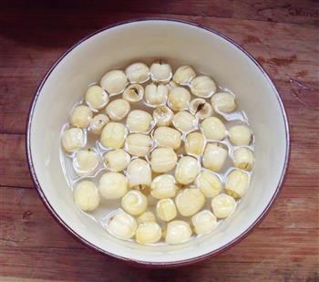 小肠莲子汤怎么做，小肠莲子汤怎么做好吃，小肠莲子汤做法