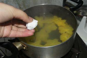 酸甜杨桃汤怎么做，酸甜杨桃汤怎么做好吃，酸甜杨桃汤做法