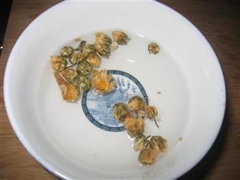 雪梨菊花茶怎么做,雪梨菊花茶怎么做好吃,雪梨菊花茶做法