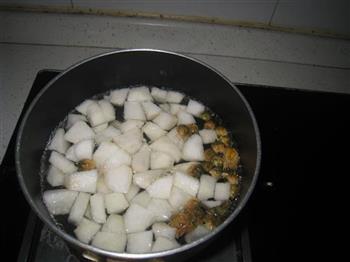 雪梨菊花茶怎么做,雪梨菊花茶怎么做好吃,雪梨菊花茶做法 雪梨菊花茶怎么做,雪梨菊花茶怎么做好吃,雪梨菊花茶做法