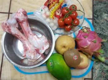 水果大骨鱼丸锅怎么做，水果大骨鱼丸锅怎么做好吃，水果大骨鱼丸锅做法