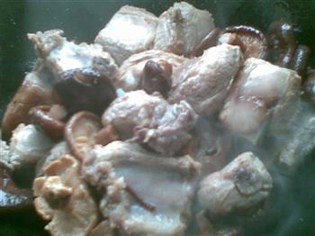 香菇炖排骨怎么做,香菇炖排骨怎么做好吃,香菇炖排骨做法 香菇炖排骨怎么做,香菇炖排骨怎么做好吃,香菇炖排骨做法