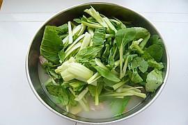 鸡毛菜排骨汤怎么做，鸡毛菜排骨汤怎么做好吃，鸡毛菜排骨汤做法