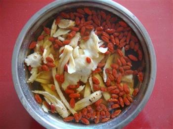 百合沙参乌鸡汤怎么做，百合沙参乌鸡汤怎么做好吃，百合沙参乌鸡汤做法